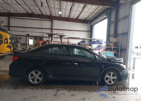 2011 Toyota Corolla S z USA, uszkodzony, nr VIN 2T1BU4EE2BC738044